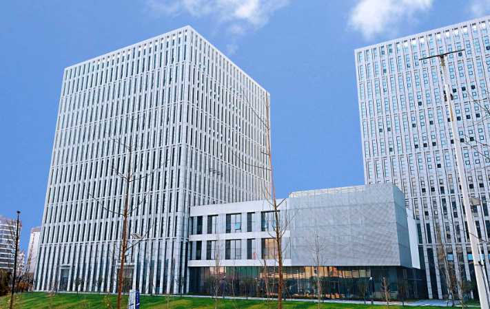 广州小酷计算机科技有限公司：企业官网搭建技术选型与性能优化要点解析